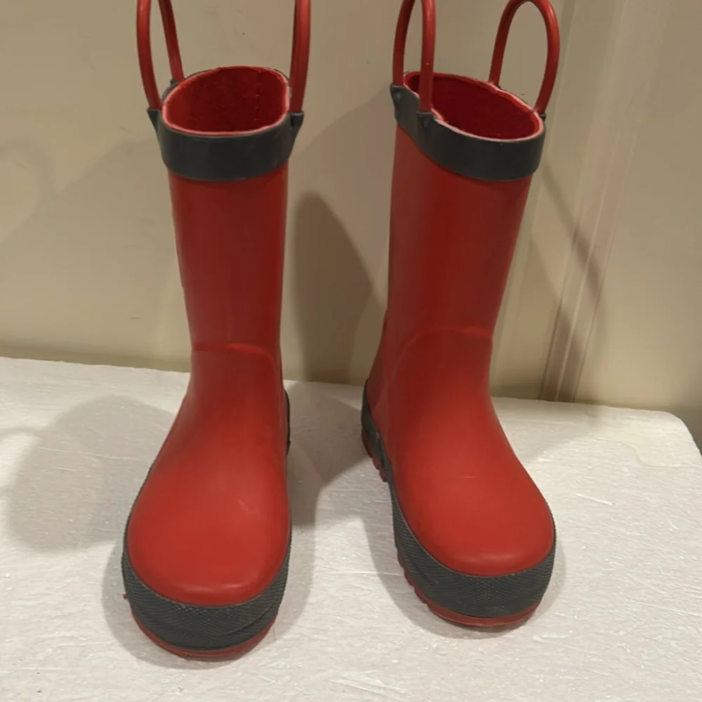 Carter’s kids slip in Firefighter rubber Rain Boots size 5 red